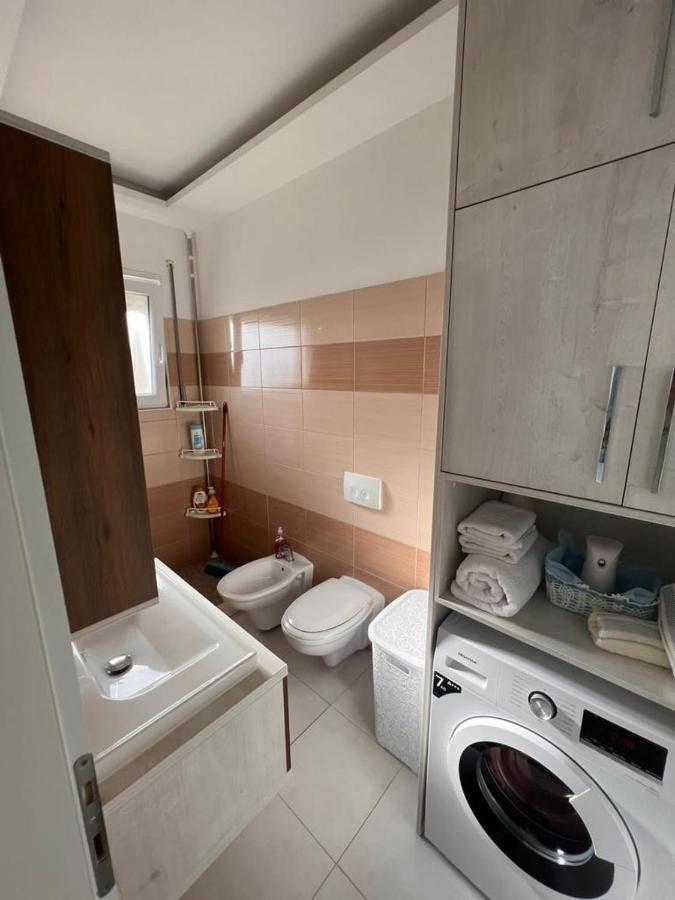 Soleil Apartment With Sunbed & Umbrella Vlorë Eksteriør bilde