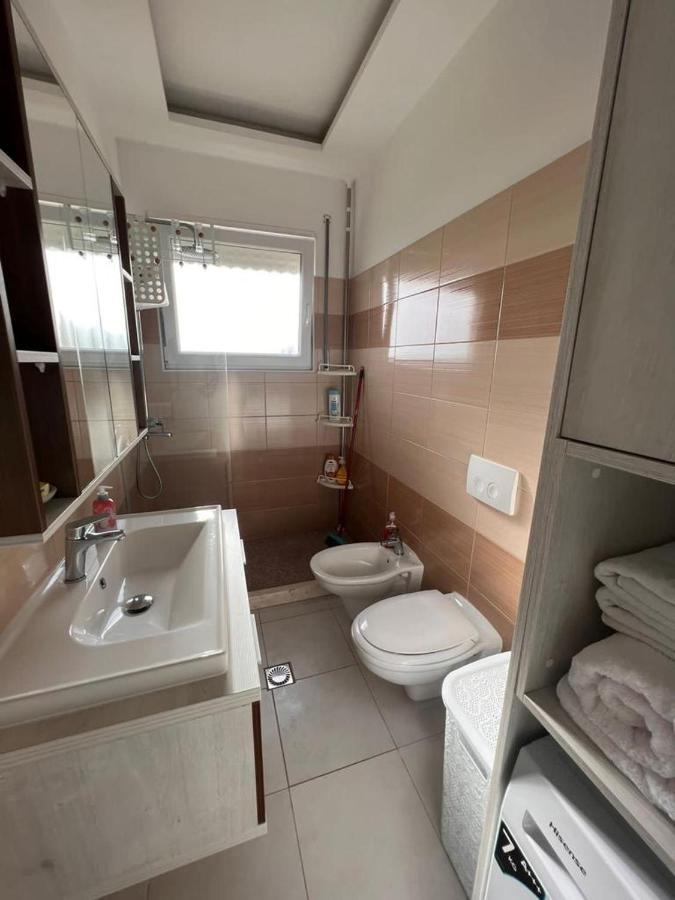 Soleil Apartment With Sunbed & Umbrella Vlorë Eksteriør bilde