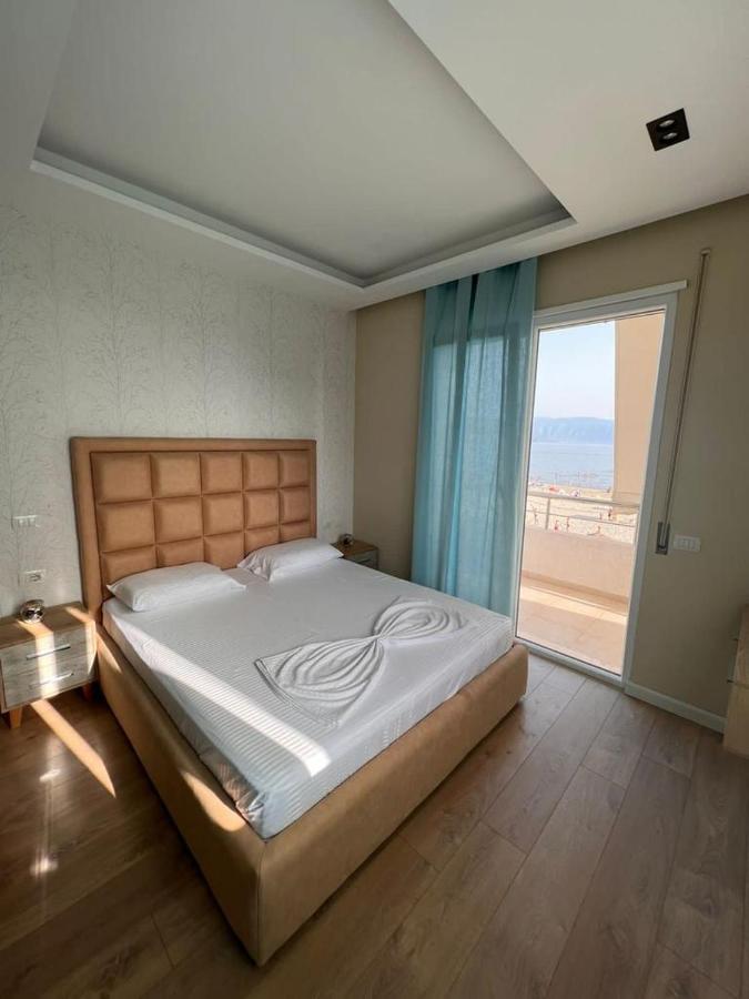 Soleil Apartment With Sunbed & Umbrella Vlorë Eksteriør bilde